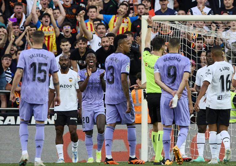 Polémica de Vinícius en Mestalla expulsión justa o injusta La RFEF